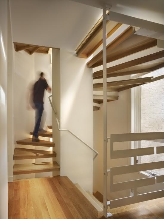 mẫu thiết kế cầu thang gỗ đẹp 23