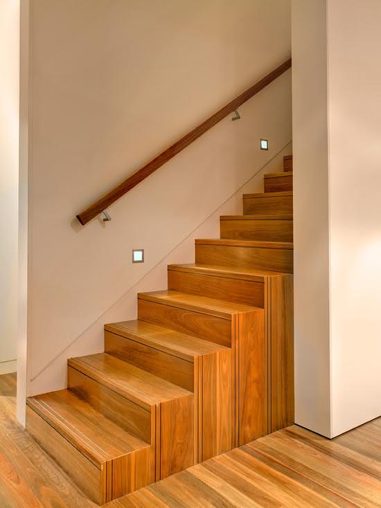 mẫu thiết kế cầu thang gỗ đẹp 8