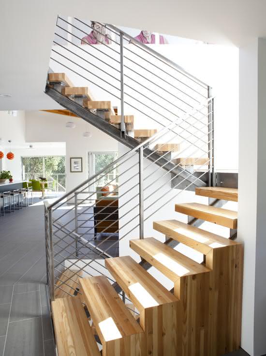 mẫu thiết kế cầu thang gỗ đẹp 7