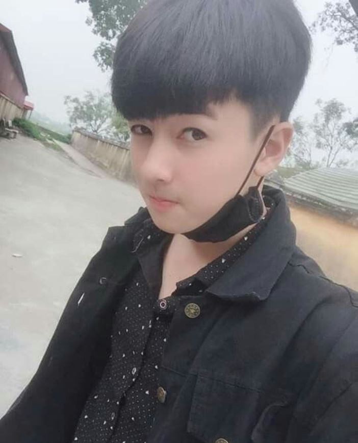 Hãy dành chút thời gian để ngắm nhìn hình trai Việt Nam 14 tuổi này. Với gương mặt khả ái và nụ cười rạng rỡ, hình ảnh này sẽ khiến bạn cảm thấy vui vẻ và hạnh phúc.