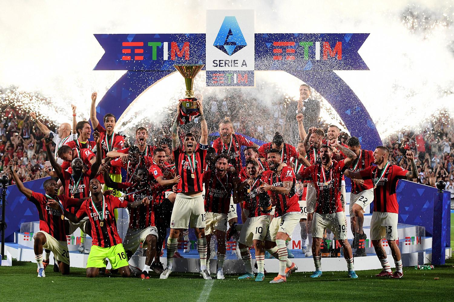AC Milan đổi chủ sau danh hiệu vô địch Serie A
