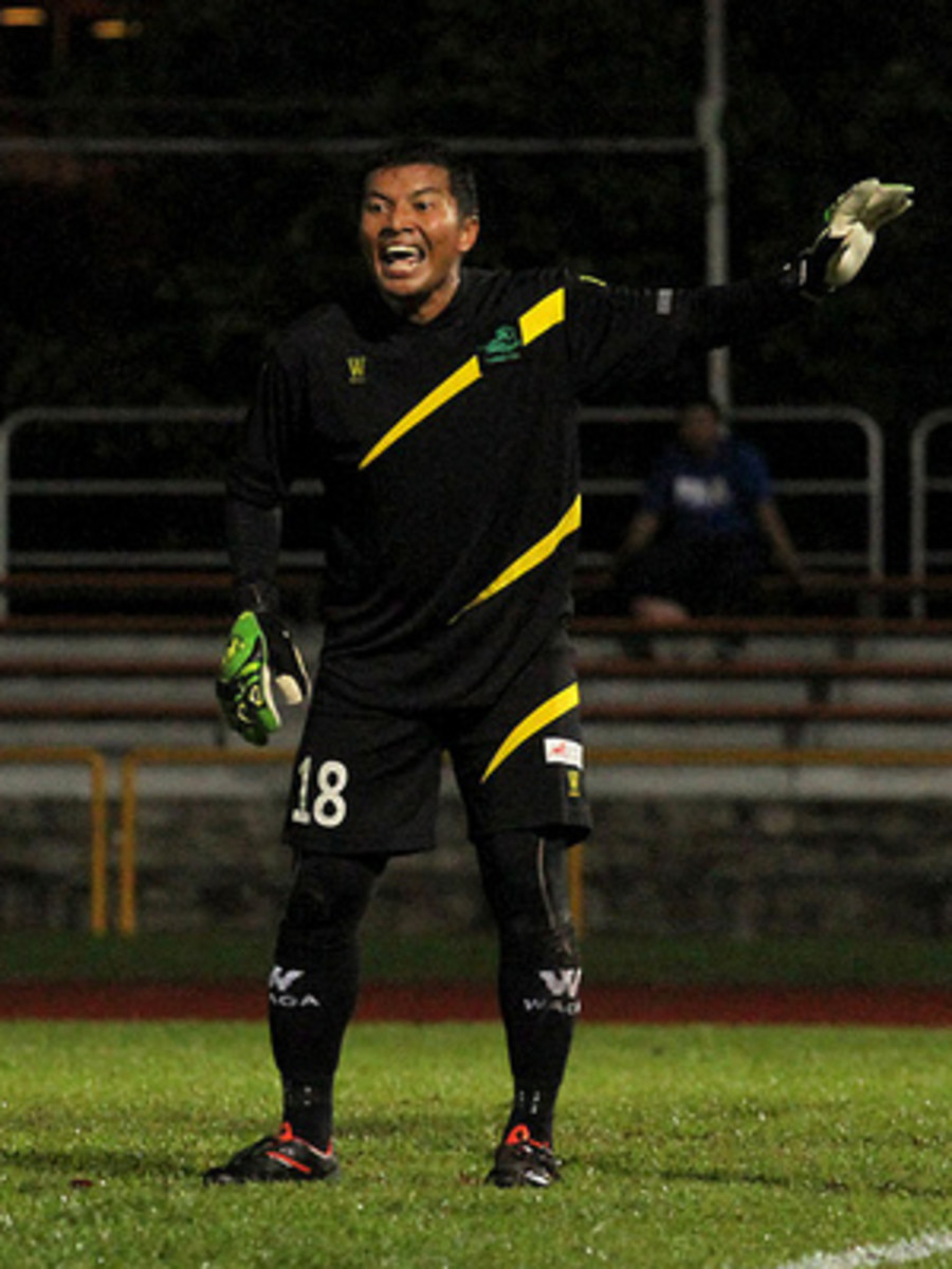 Yazid Yasin đã 2 lần vô địch Singapore Cup cùng Home United vào năm 2000 và Geylang United vào năm 2009.