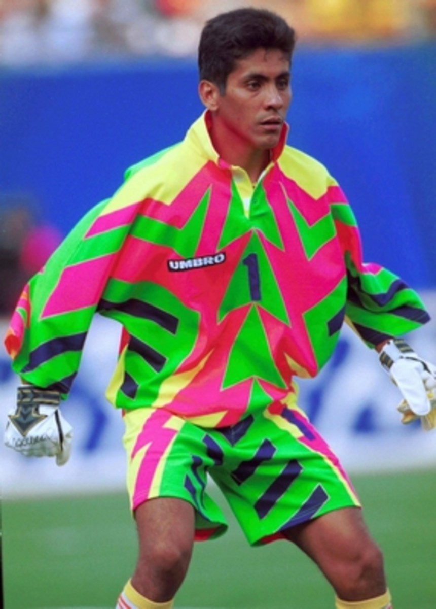 Jorge Campos bắt đầu làm thủ môn cho Mexico trong hai giải đấu FIFA World Cup: 1994 và 1998.